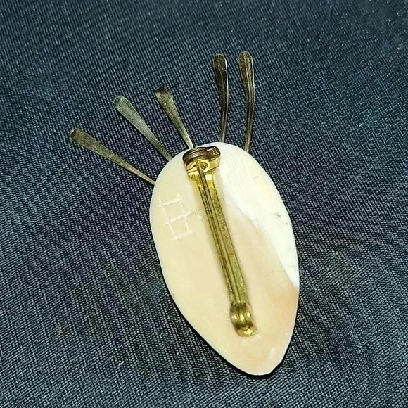 Bad Spirit of the Mountain, Yupik Eskimo, The eye and feather are gold filled - Picture 2 of 2